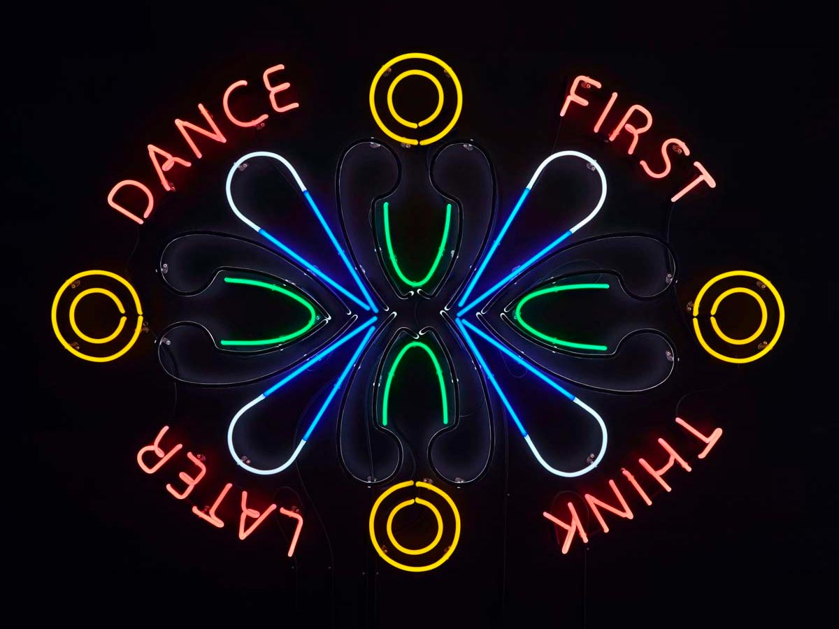DANCE FIRST THINK LATER
2021
Glass tubes with mercury-free gas mixture (greeNeon) and cast methacrylate mounted on a painted steel panel 140 x 160 cm
55 1/8 x 63 in
Courtesy the Artist and Mazzoleni, London – Torino